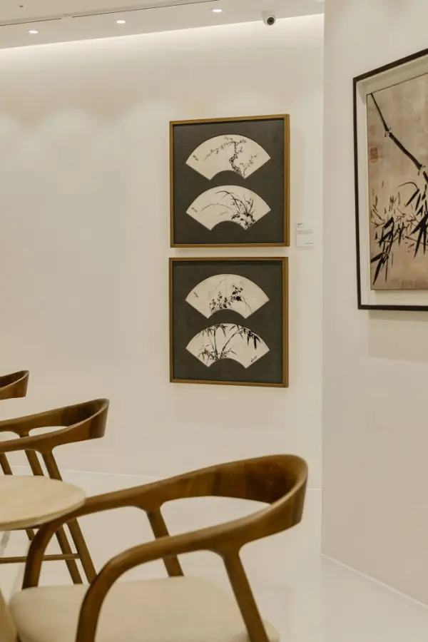 수묵화와 현대 공간이 어우러진 포스코갤러리